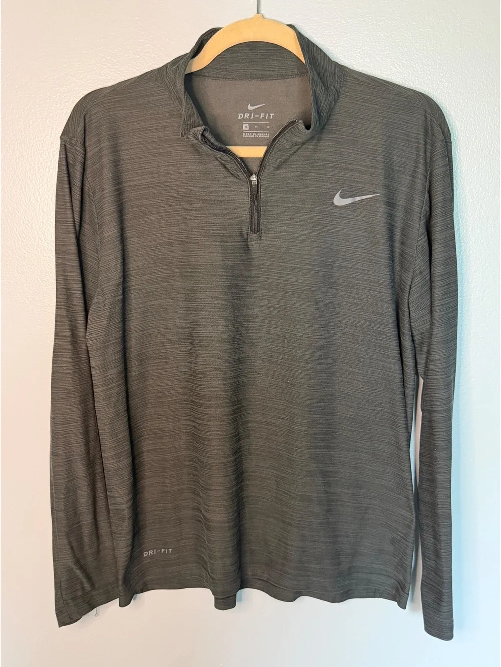 Nike Dri-FIT Men's Long Sleeve 1/4 Zip Activewear Top Size Medium